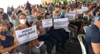 Servidores da Educação de Goiânia declaram greve por tempo indeterminado